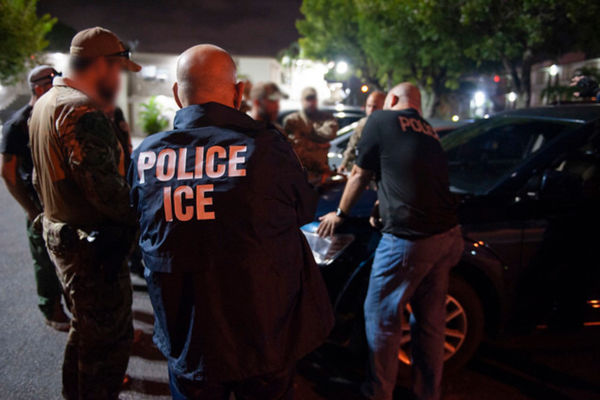 ERO Miami Special Response Team Support Fugitive Operations Arrest of Convicted Felon in Miami, Florida.