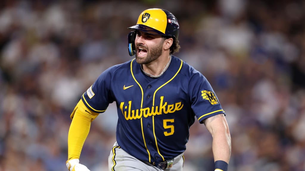 Milwaukee advances to the World Series